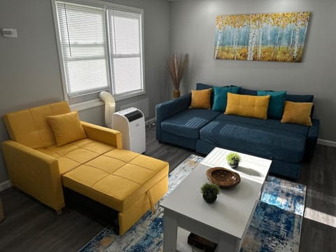 Home away from home in the burbs Apartment in East Hazel Crest