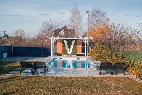 Garden, Garden, Pool view, Swimming pool, sunbed