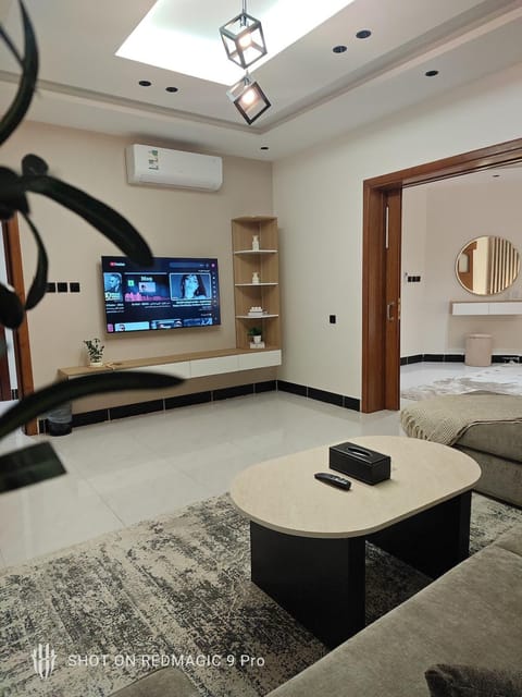 Communal lounge/ TV room, TV and multimedia, Photo of the whole room, Seating area
