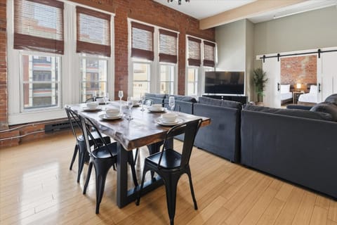 Top Floor Loft 4 Bedrooms and 2 000 sq ft House in Indianapolis