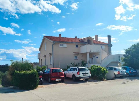 Property building, Summer, Parking