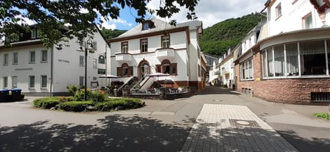 Property building, Facade/entrance