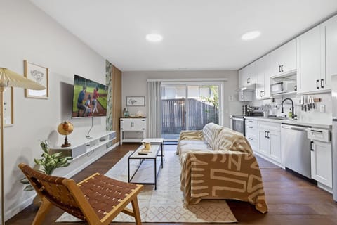 Designer Daylight Basement Near Edmonds Downtown House in Lynnwood