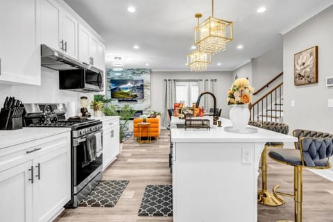 Luxury 4BR Beverly Hills Style Home with Firepit House in Atlanta