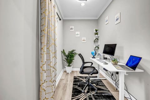 Luxury 4BR Beverly Hills Style Home with Firepit House in Atlanta