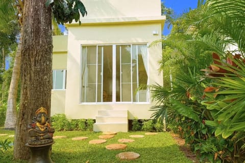 Property building, Day, Garden, Garden view