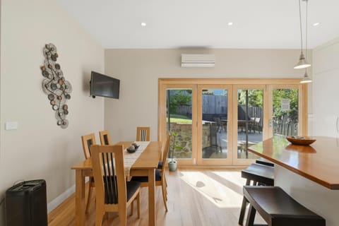 Poets View - 3 Bedroom House House in Tasmania