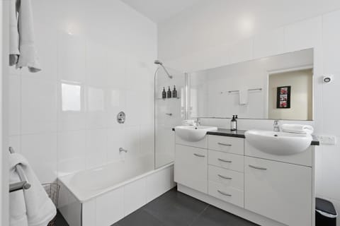 Poets View - 3 Bedroom House House in Tasmania