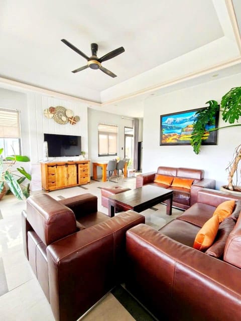 Communal lounge/ TV room, TV and multimedia, Living room