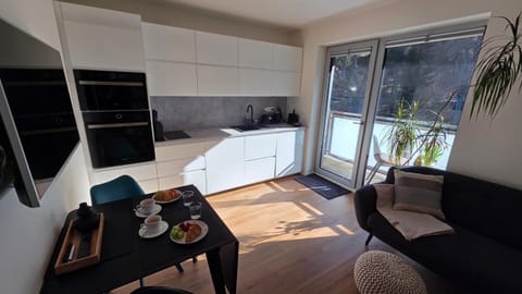 Kitchen or kitchenette, Seating area