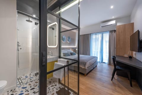 Bed, Bathroom, Photo of the whole room, Seating area, Bedroom, towels, wardrobe