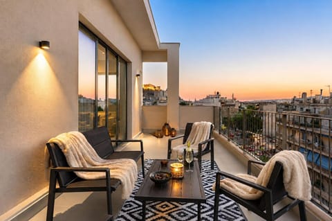 Patio, Day, View (from property/room), Balcony/Terrace, Seating area, City view, Landmark view