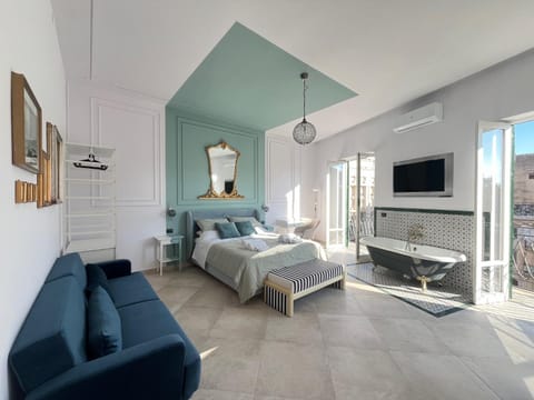 Bed, TV and multimedia, Coffee/tea facilities, Photo of the whole room, Bedroom