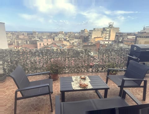 View (from property/room), Balcony/Terrace, City view