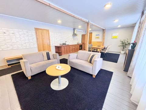 Kitchen or kitchenette, Living room, Seating area, Dining area