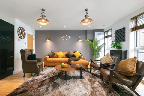 TV and multimedia, Living room, Photo of the whole room, Decorative detail, Seating area, heating, internet