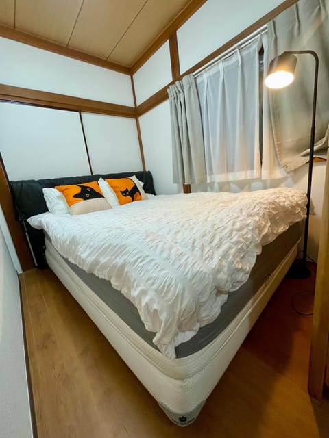 Bedroom, bunk bed