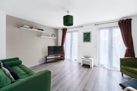 Communal lounge/ TV room, TV and multimedia, Living room, Seating area