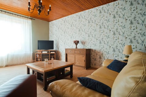 Communal lounge/ TV room, TV and multimedia, Living room, Seating area