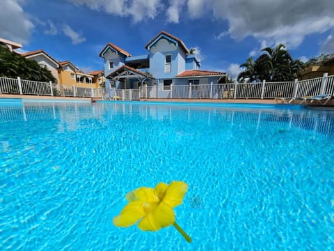 Property building, Day, Pool view, Swimming pool