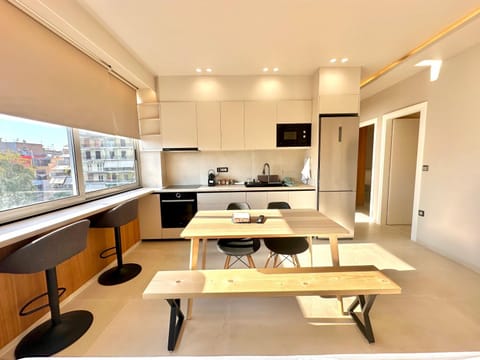 Kitchen or kitchenette, Dining area, stove