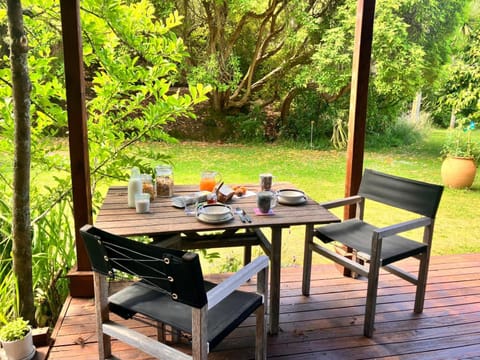 Day, Food and drinks, Seating area, Breakfast