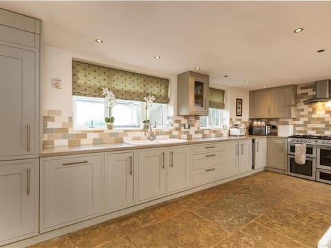 microwave, toaster, kitchen