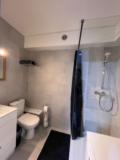 STUDIO 50m de gare de st-louis Apartment in Saint-Louis