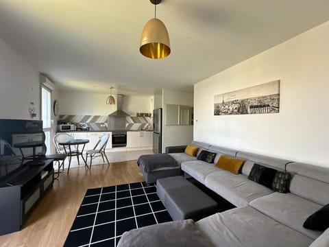 Two-bedroom suite Apartment in Chessy