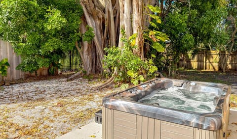 Cloud Nine - Wilton Drive Jacuzzi Backyard Apartment in Wilton Manors