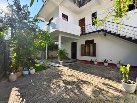 Property building, Day, Garden, Garden view