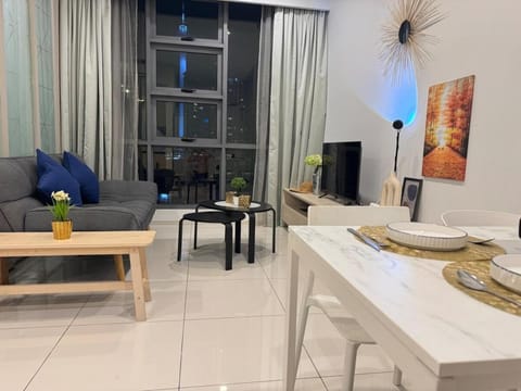TV and multimedia, Living room, Seating area, Dining area