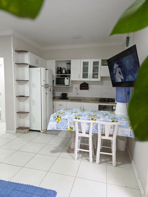 TV and multimedia, Kitchen or kitchenette, Dining area, oven, stove