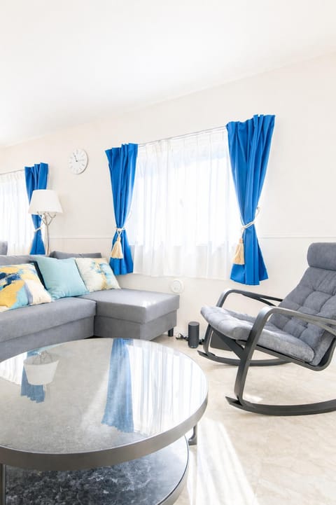 Bed, Living room, Other, Photo of the whole room, Seating area