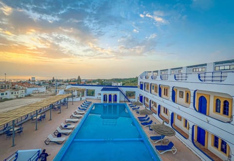 Day, Natural landscape, Balcony/Terrace, Pool view, Sea view, Swimming pool, Swimming pool, Sunrise, Sunset, sunbed
