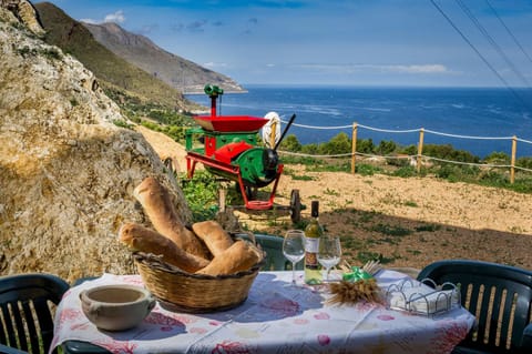 Mountain view, Sea view