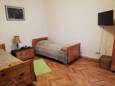 Bed, TV and multimedia, Evening entertainment