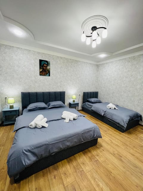 Bed, Photo of the whole room, Bedroom, towels