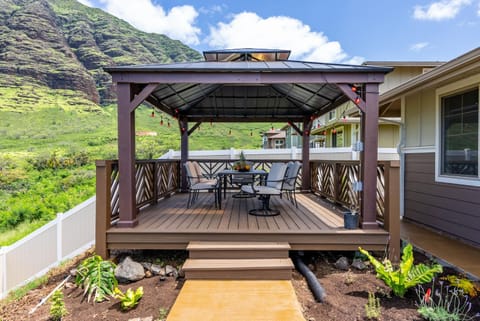 Marbella Lane - Mesmerizing Ocean MT Views House in Makaha Valley