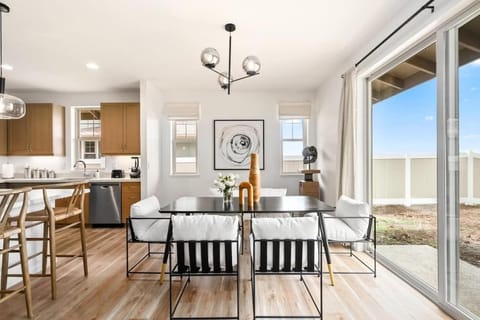 Marbella Lane - Mesmerizing Ocean MT Views House in Makaha Valley