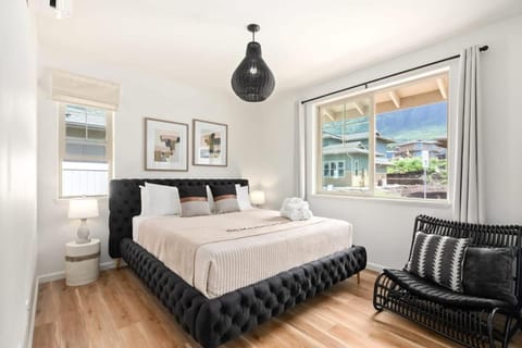 Marbella Lane - Mesmerizing Ocean MT Views House in Makaha Valley