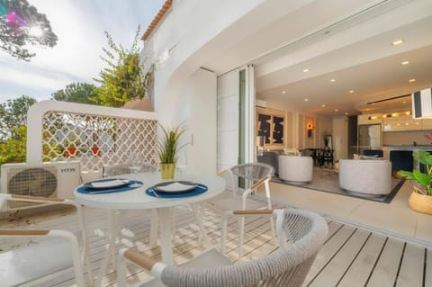 Patio, Balcony/Terrace, Seating area