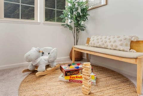 Marbella Lane - Stunning Gem w MT & Ocean Views House in Makaha Valley