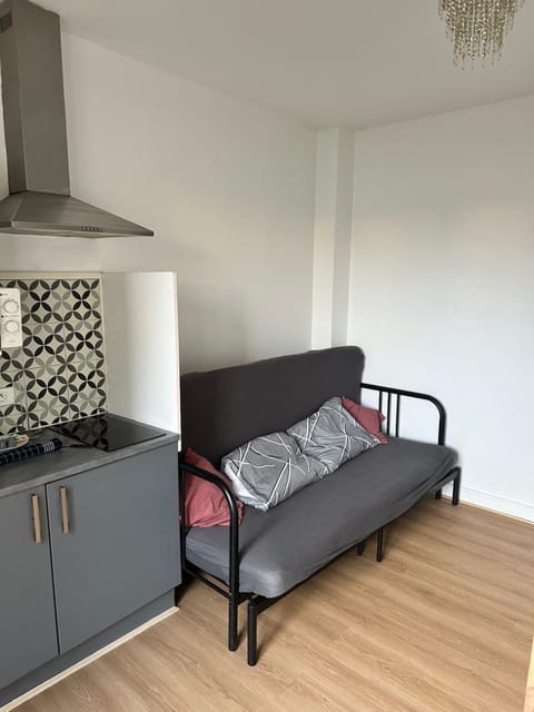 Paris - Metro à 5 minutes Studio ou 2 chambres Apartment in Aubervilliers