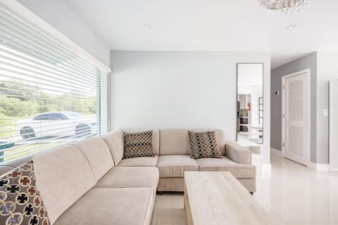 4 BR home with private pool House in Plantation