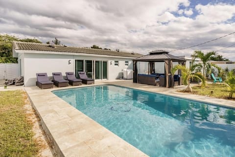 4 BR home with private pool House in Plantation