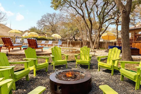 HeatedPool-PickleBall-Basktball-Golf-FirePit-Games House in San Antonio