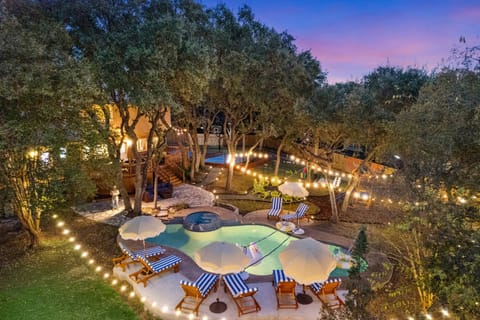 HeatedPool-PickleBall-Basktball-Golf-FirePit-Games House in San Antonio