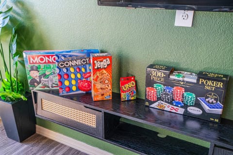 Walk To Stadium with Modern PoolGymParkingWD Apartment in Glendale