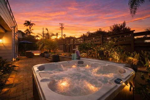 Walk to Beach Luxury Home Walk to Restaurants villa House in Leucadia